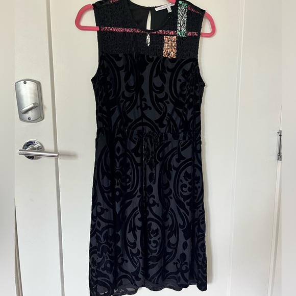 Collective Concepts Dresses & Skirts - NWT Collective Concepts Black Velvet dress with lace SIZE large